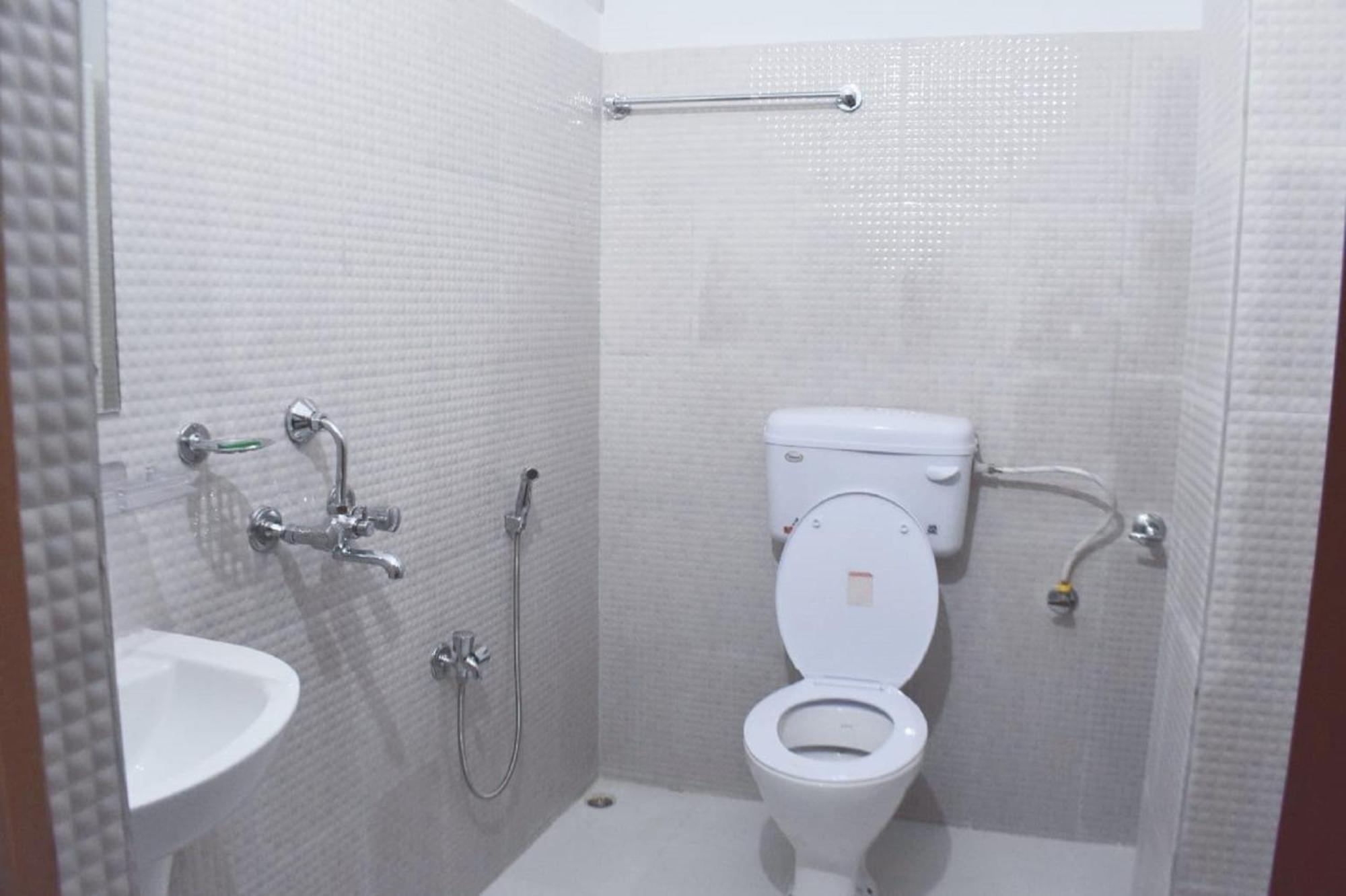 The Executive Inn Гувахати Экстерьер фото